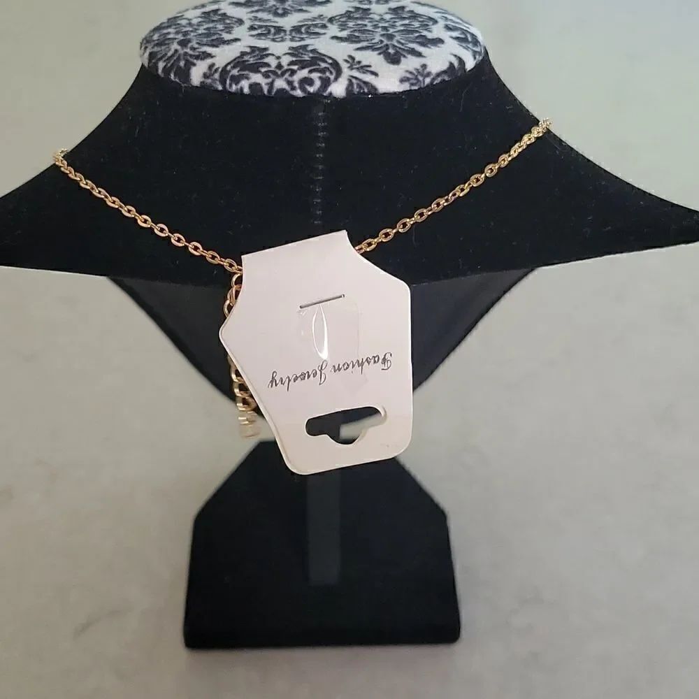 New Gold chain with Bar - Picture 3 of 4